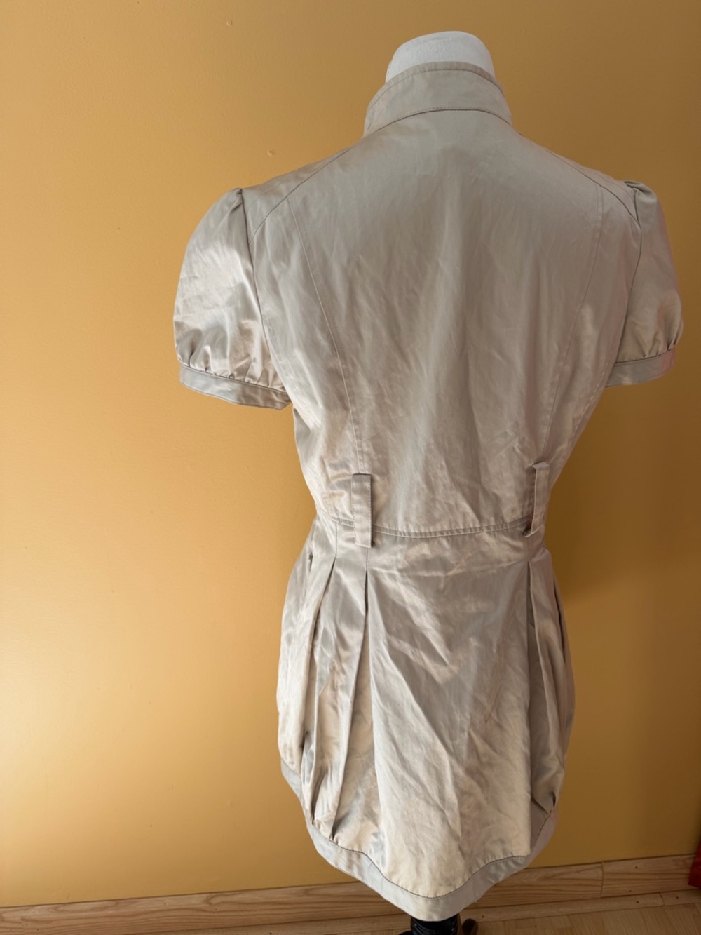 Bebe Beige Short-Sleeve Zip Front Bubble Dress M couture look - Picture 3 of 7